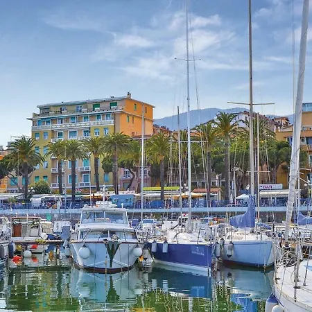 Beautiful In W/ 2 Bedrooms Vakantiehuis San Remo