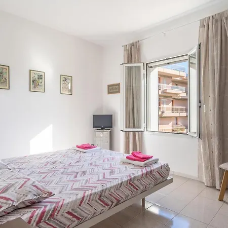 Holiday home Beautiful In W/ 2 Bedrooms Sanremo